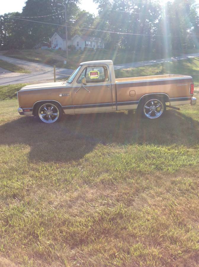 Dodge-d150-1985-custom-7
