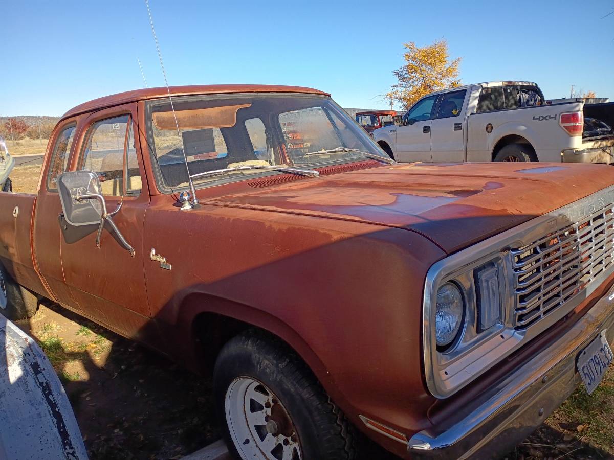 Dodge-d20-1977-custom-1
