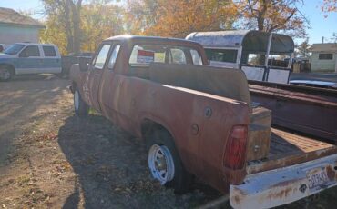 Dodge-d20-1977-custom-2
