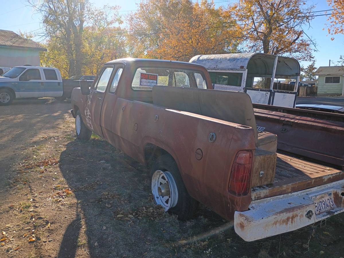 Dodge-d20-1977-custom-2