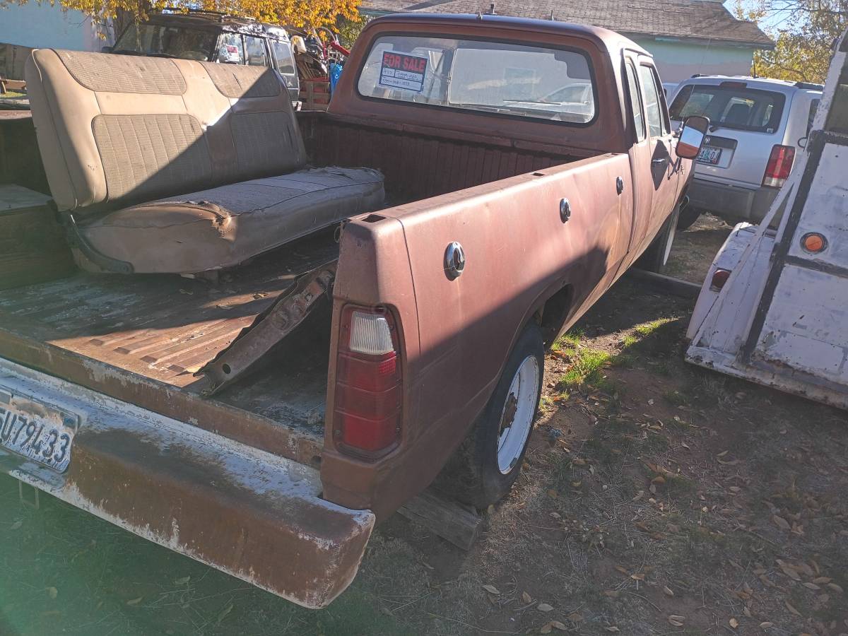 Dodge-d20-1977-custom-3