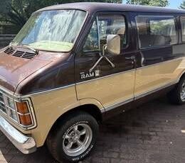 Dodge-d250-1982-brown-1