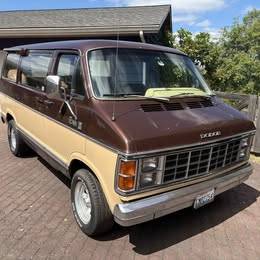 Dodge-d250-1982-brown-4