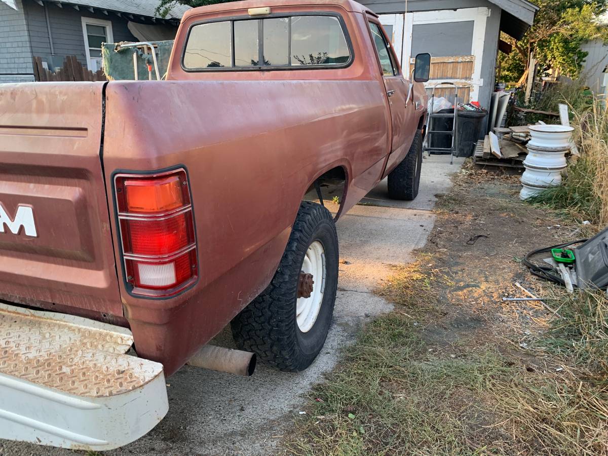 Dodge-d350-1985-brown-7
