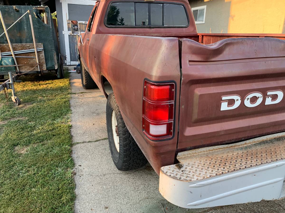 Dodge-d350-1985-brown-9
