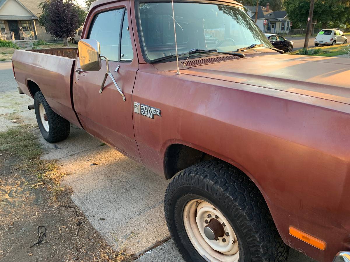Dodge-d350-1985-brown