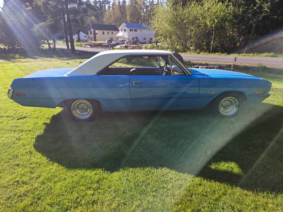 Dodge-dart-swinger-1972-blue