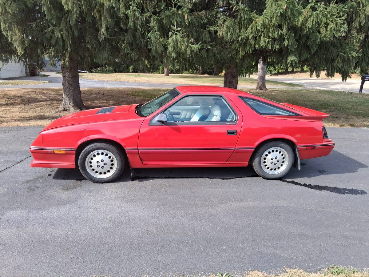 Dodge-daytona-turbo-z-1986-red