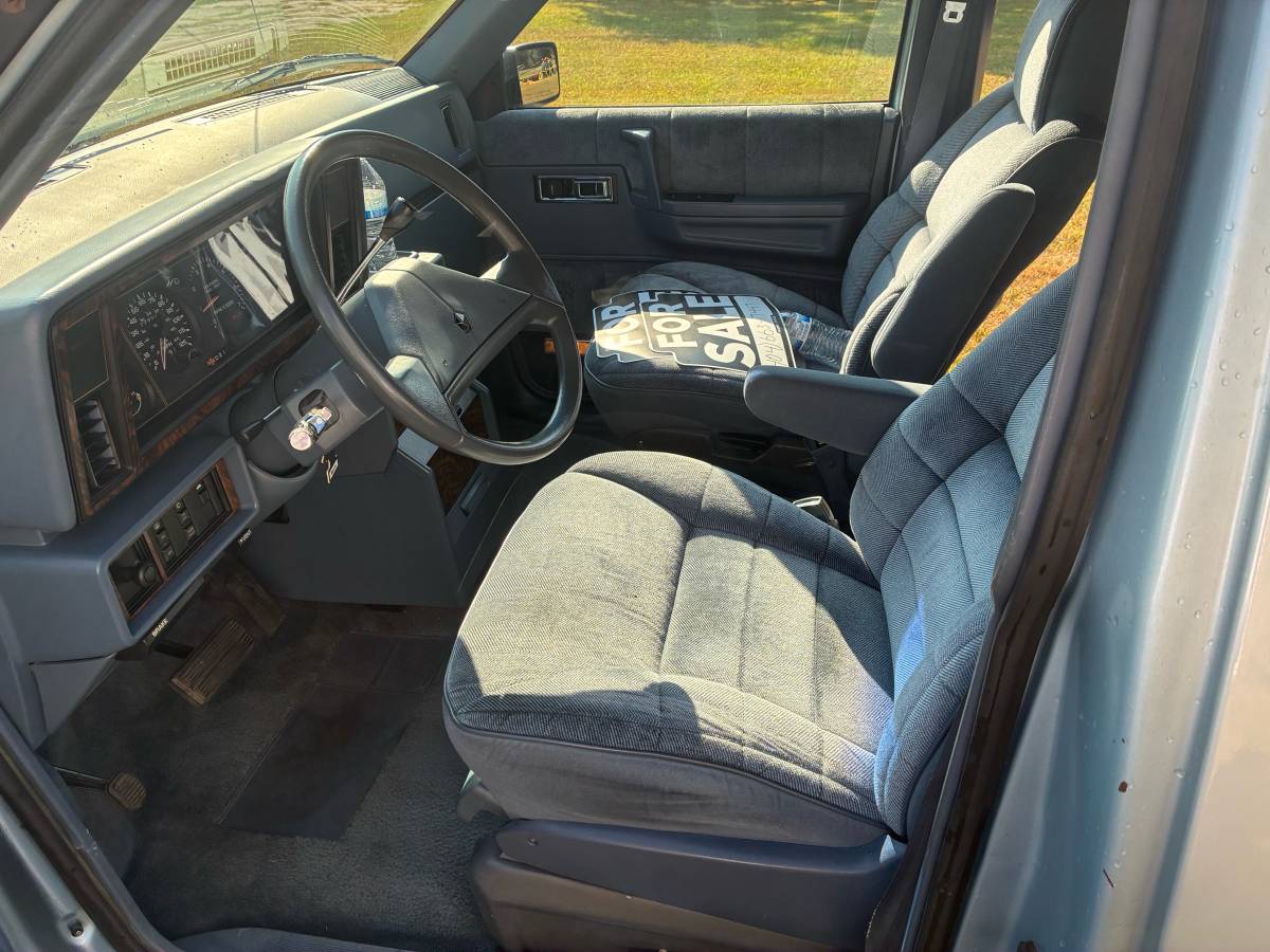 Dodge-grand-caravan-1988-blue-10
