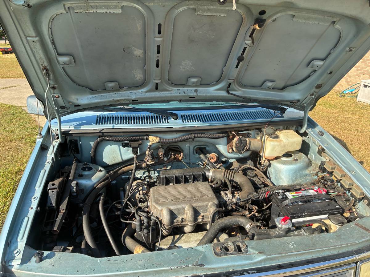 Dodge-grand-caravan-1988-blue-13