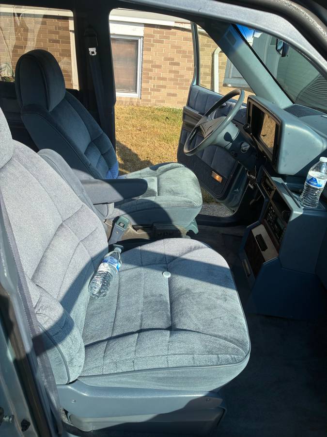 Dodge-grand-caravan-1988-blue-14