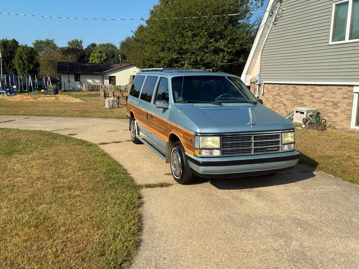 Dodge-grand-caravan-1988-blue-3