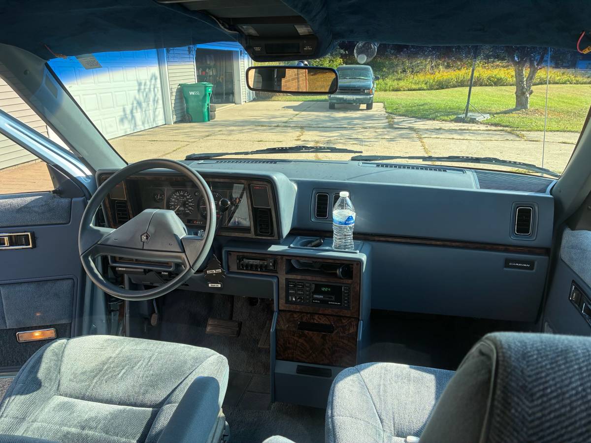 Dodge-grand-caravan-1988-blue-4