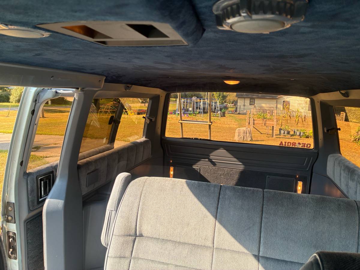 Dodge-grand-caravan-1988-blue-9