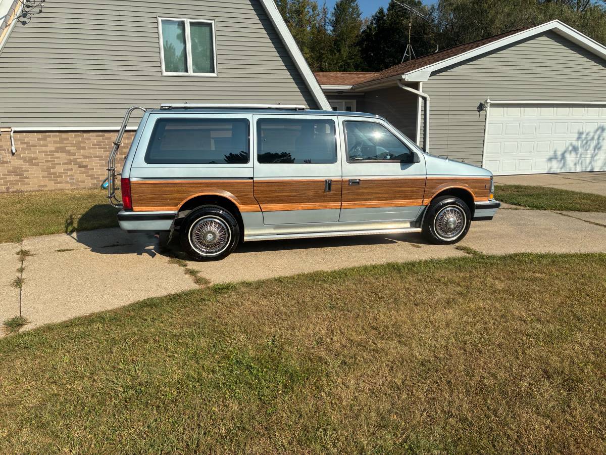 Dodge-grand-caravan-1988-blue