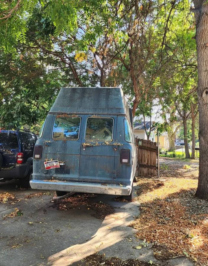 Dodge-grand-caravan-se-1984-blue-1