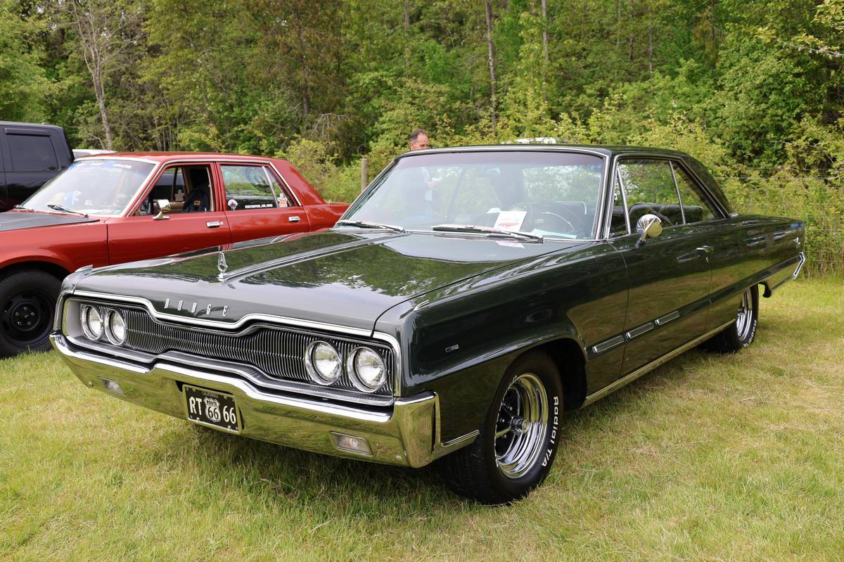 Dodge-monaco-1966-green-1