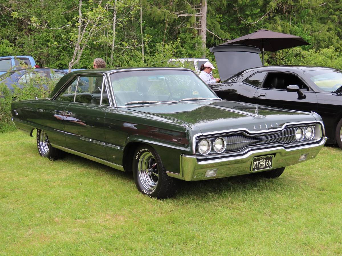 Dodge-monaco-1966-green-13