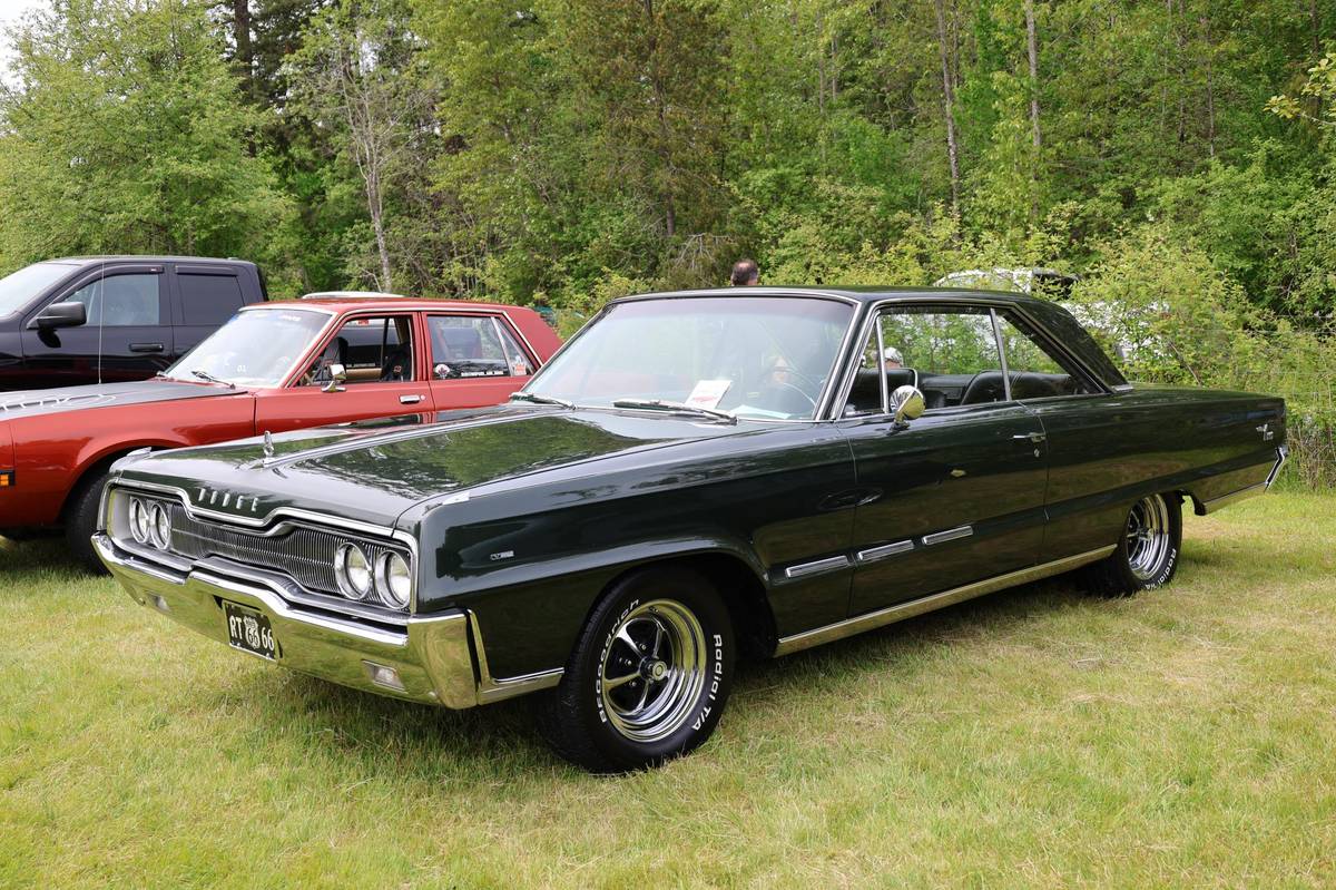 Dodge-monaco-1966-green-2