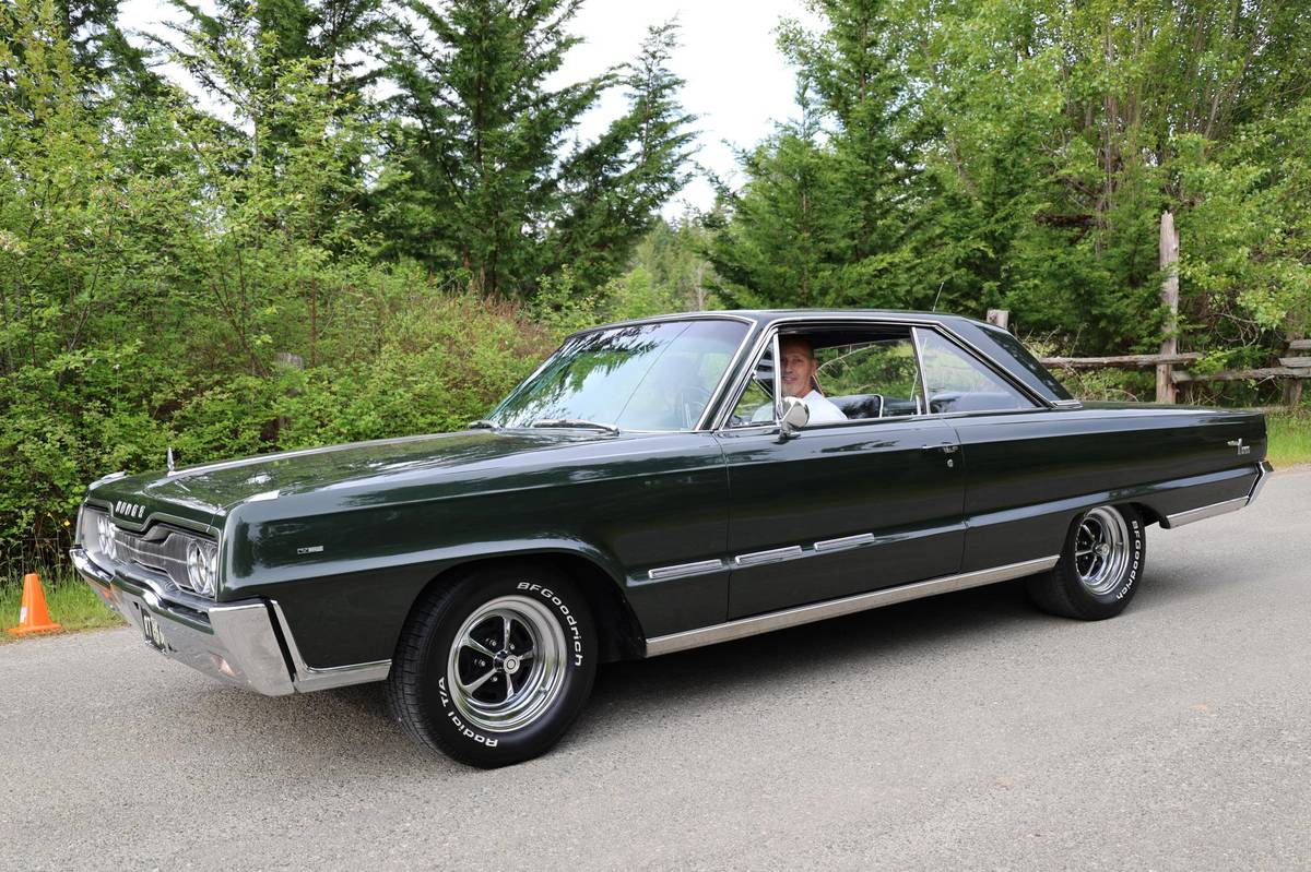 Dodge-monaco-1966-green-5
