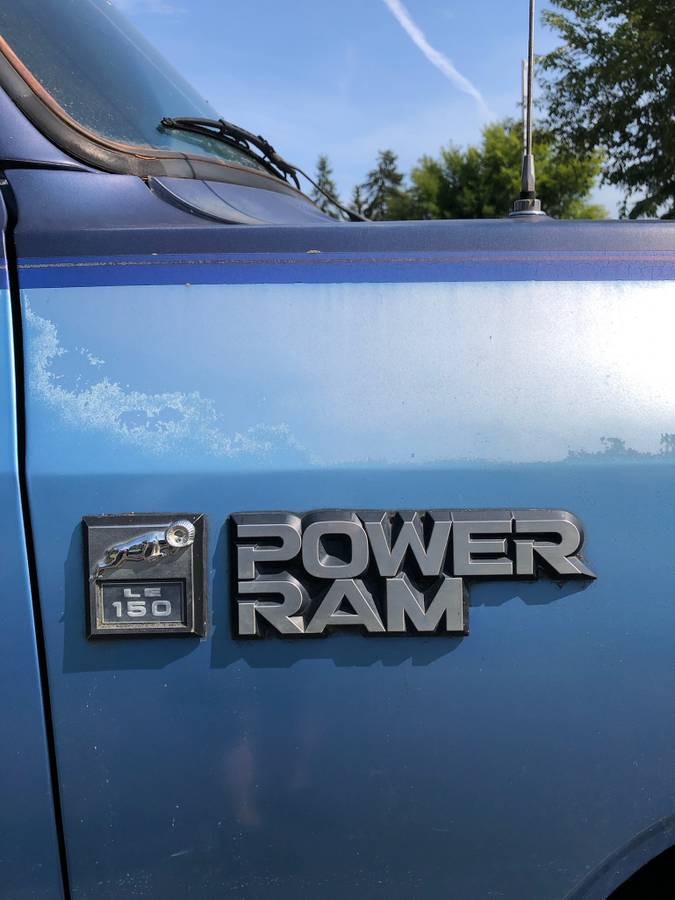 Dodge-power-ram-le150-4x4-extended-cab-and-bed-1990-blue