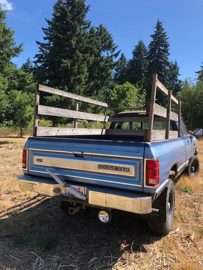 Dodge-power-ram-le150-4x4-extended-cab-and-bed-1990-blue-4