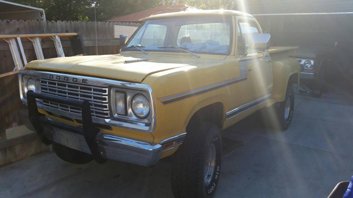 Dodge-power-wagon-1977-yellow-1