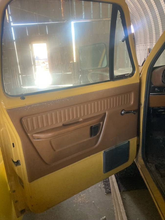 Dodge-power-wagon-1977-yellow-10