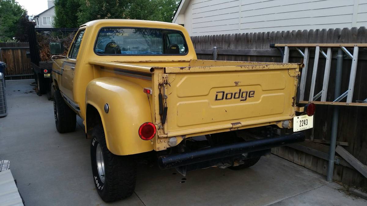 Dodge-power-wagon-1977-yellow-14