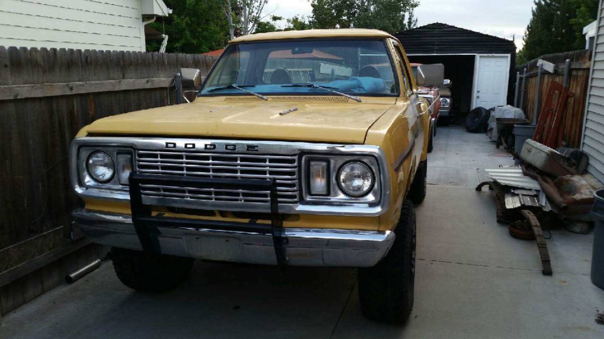 Dodge-power-wagon-1977-yellow-2