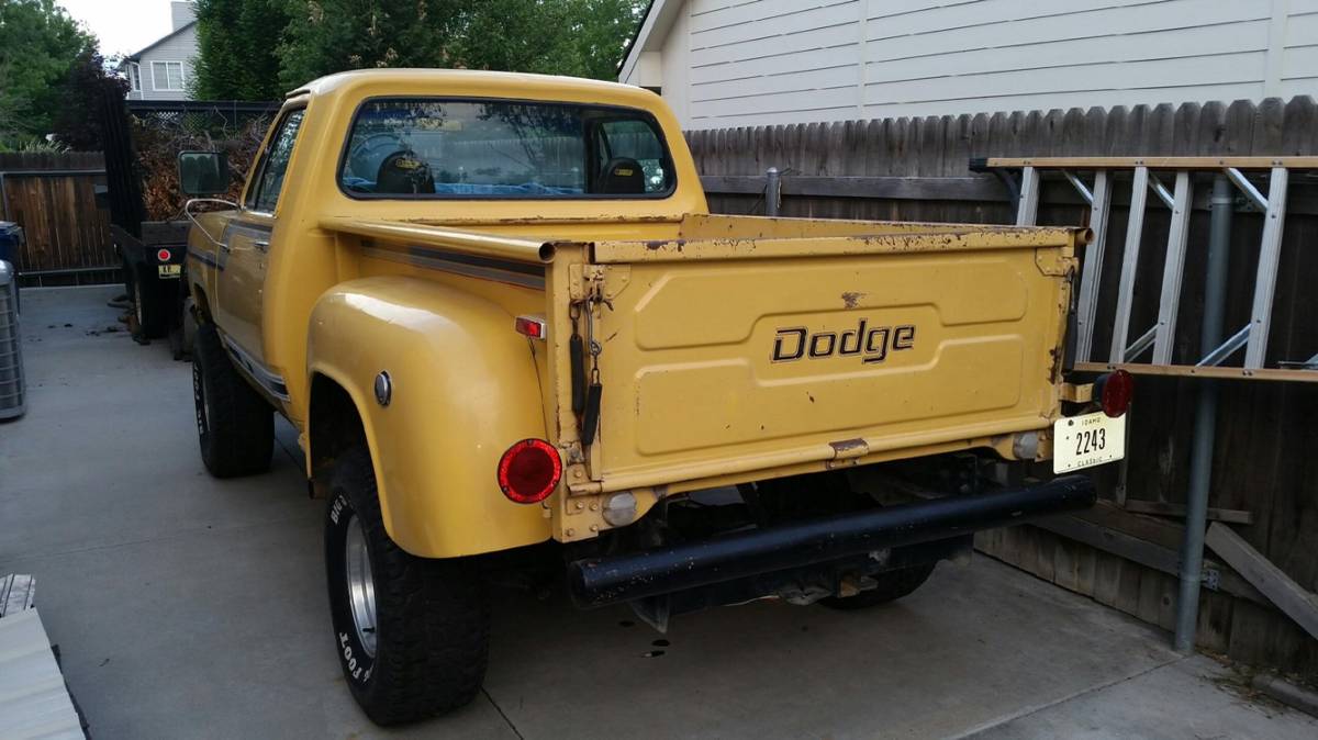Dodge-power-wagon-1977-yellow-3
