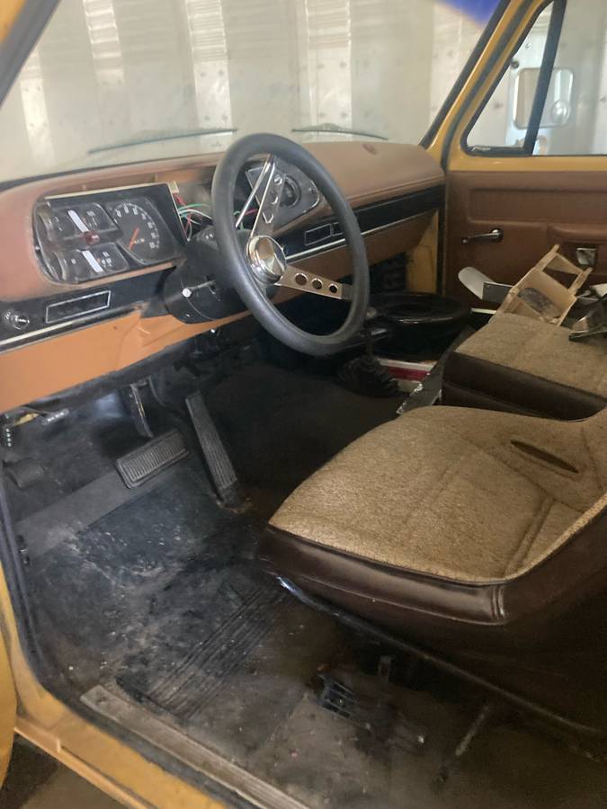 Dodge-power-wagon-1977-yellow-9