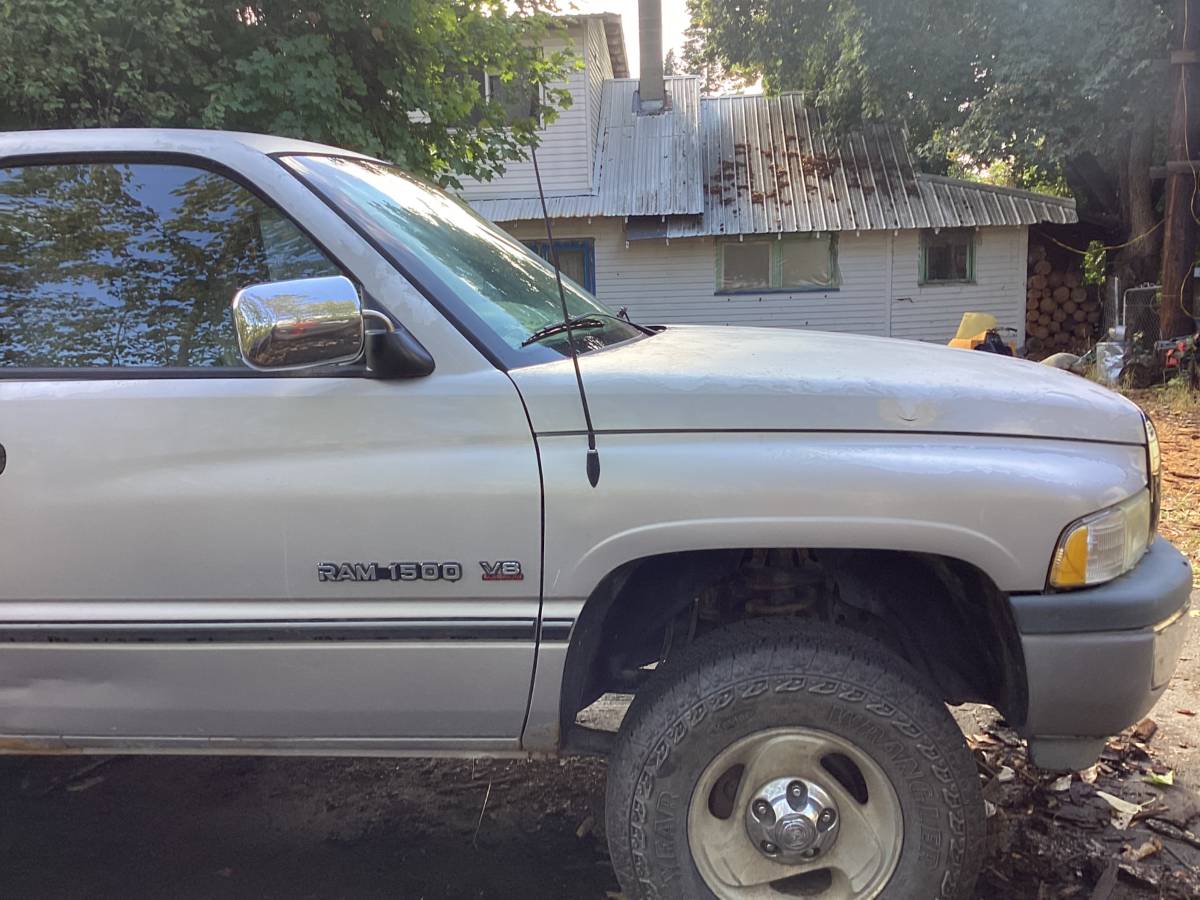 Dodge-pu-1987-grey-1