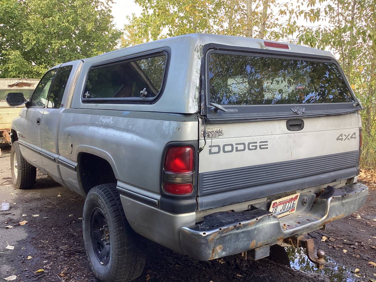 Dodge-pu-1987-grey-3