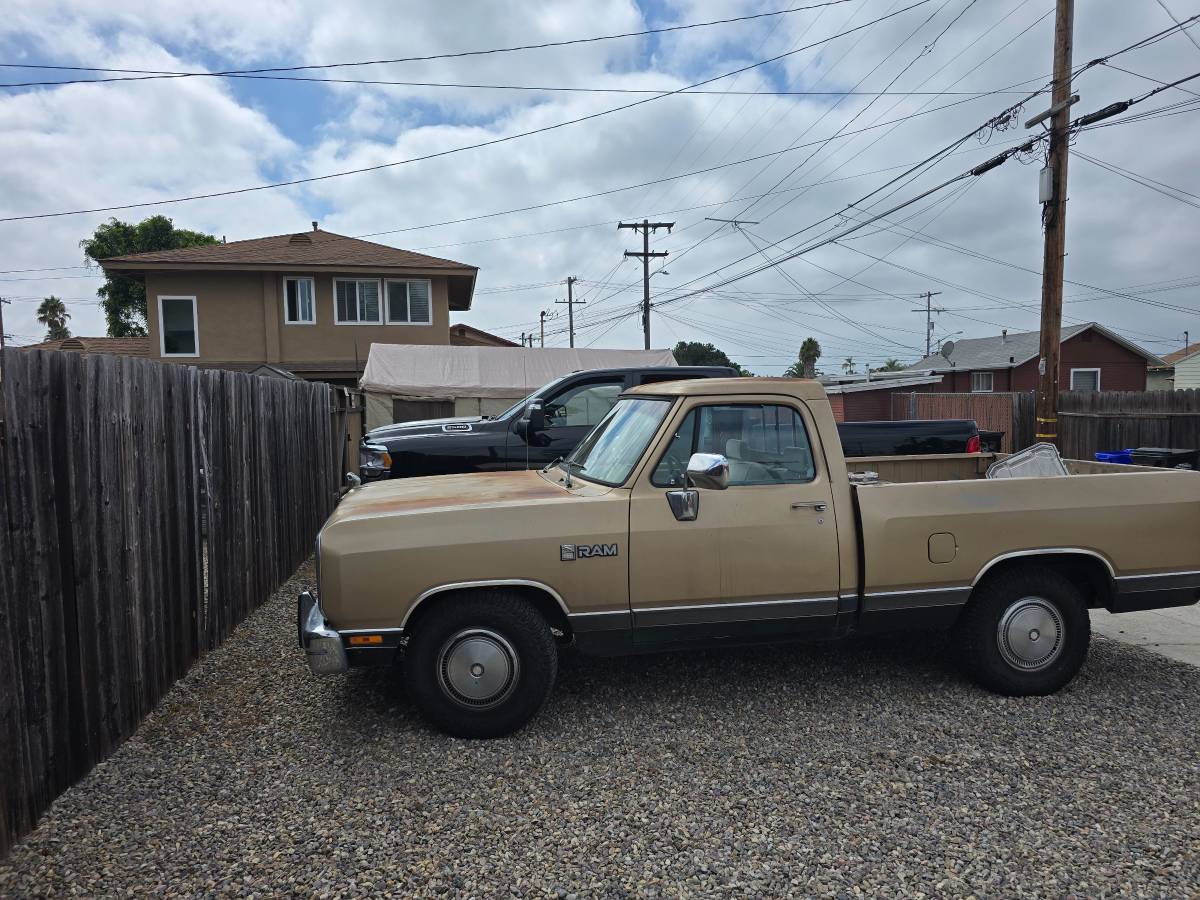 Dodge-ram-1500-1990-custom-1