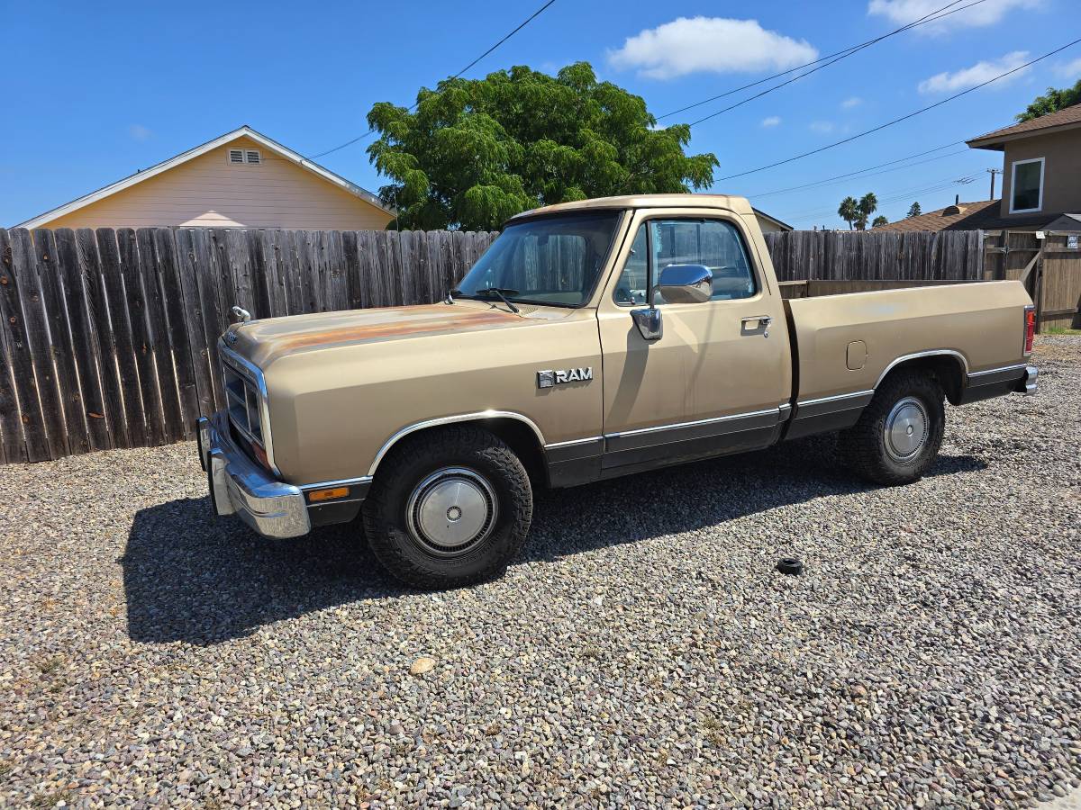 Dodge-ram-1500-1990-custom-2