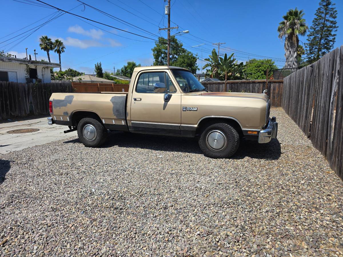 Dodge-ram-1500-1990-custom-3