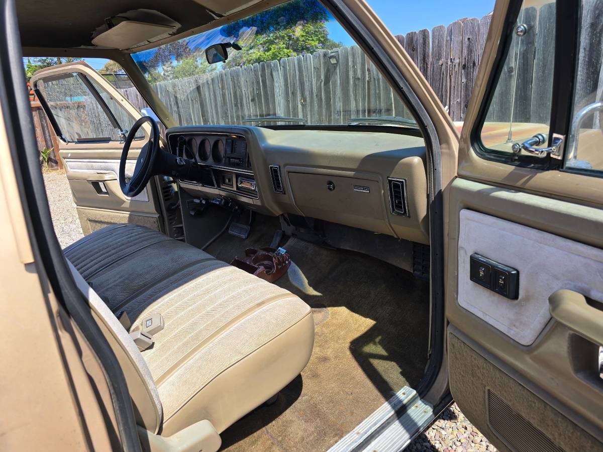 Dodge-ram-1500-1990-custom-4