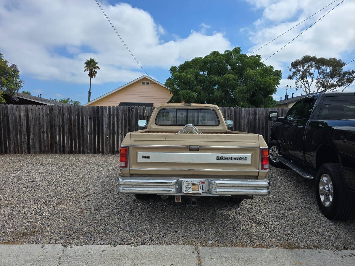 Dodge-ram-1500-1990-custom-9