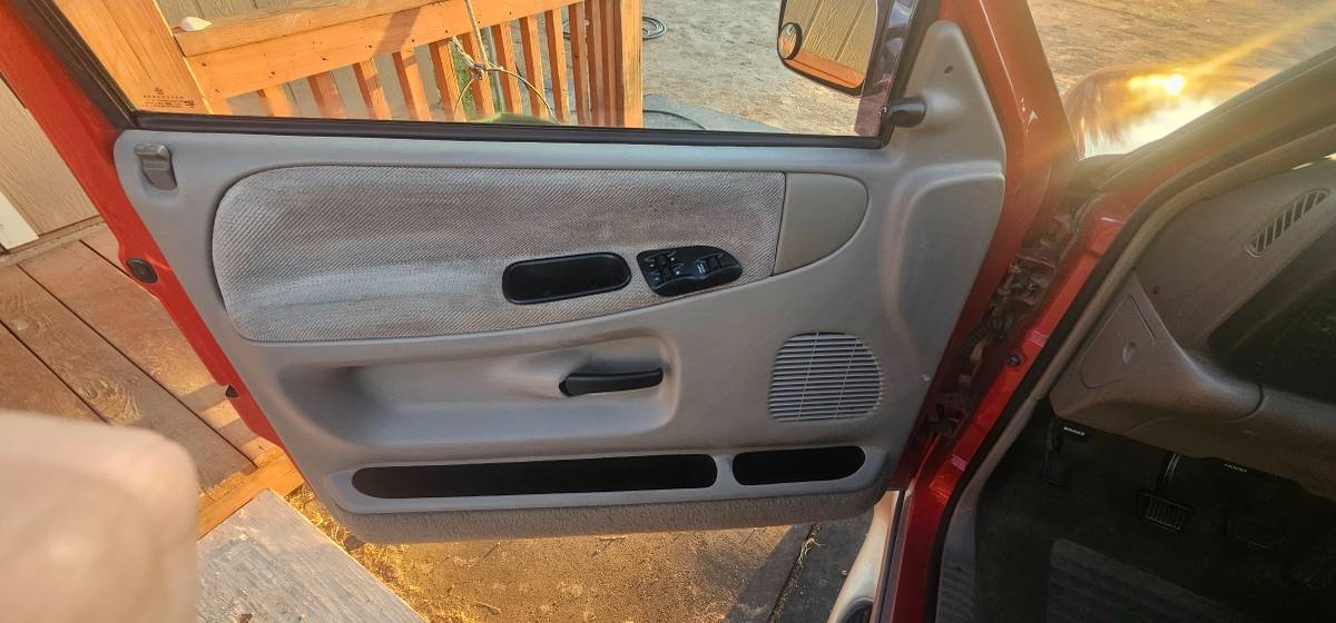 Dodge-ram-1500-1996-red-13