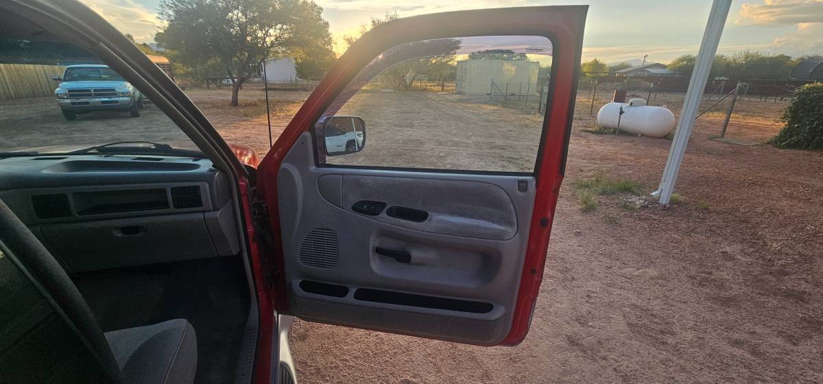 Dodge-ram-1500-1996-red-9