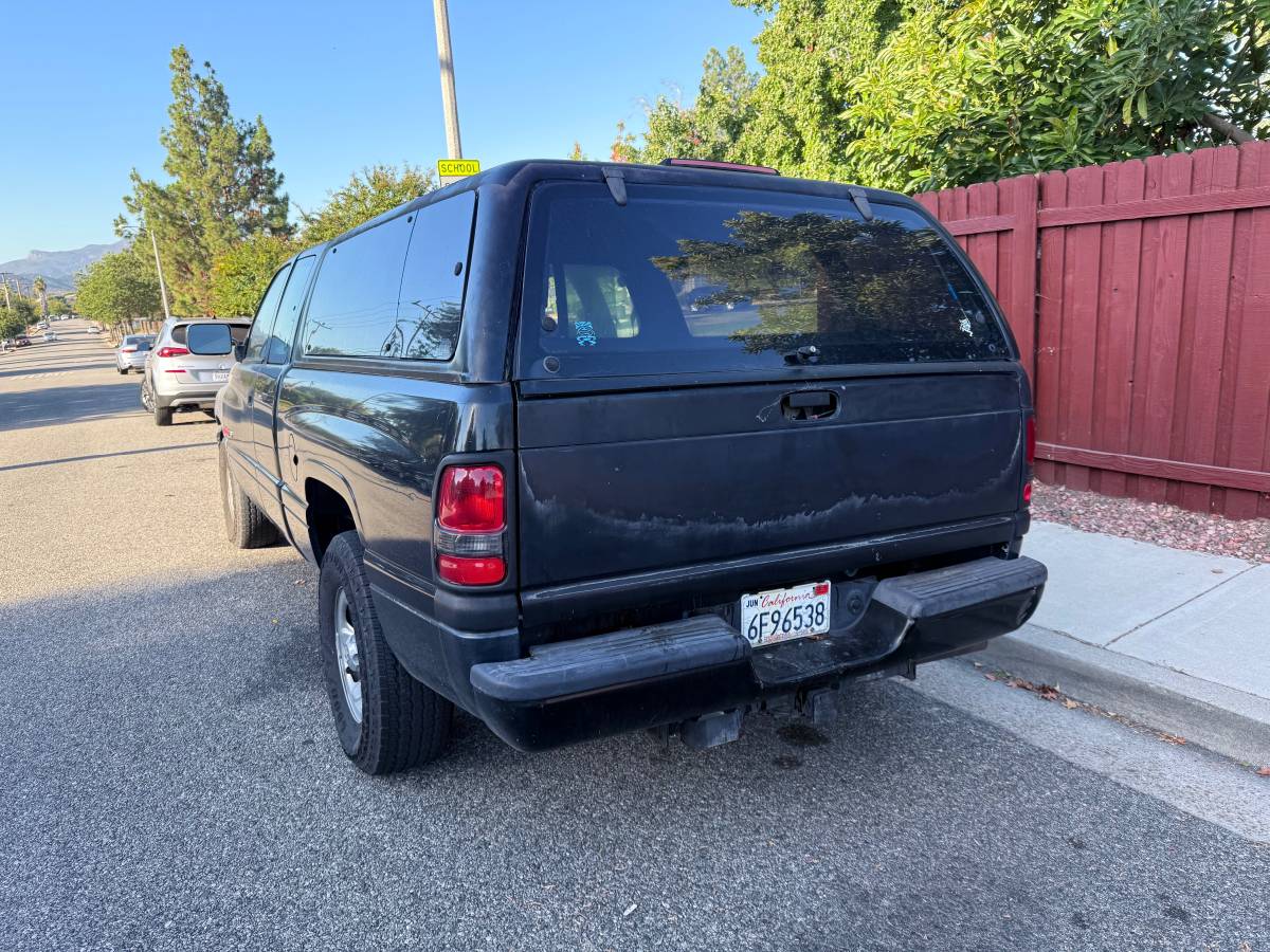 Dodge-ram-1500-magnum-v8-1996-black-1