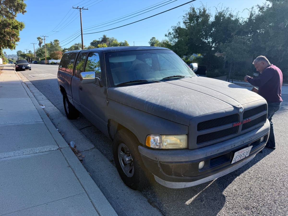 Dodge-ram-1500-magnum-v8-1996-black-2