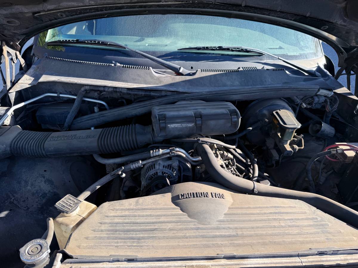Dodge-ram-1500-magnum-v8-1996-black-4