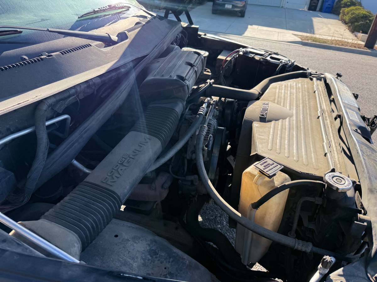 Dodge-ram-1500-magnum-v8-1996-black-5