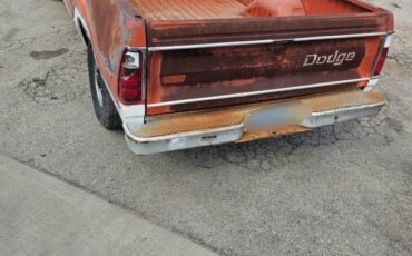 Dodge-ram-2500-1976-red-1