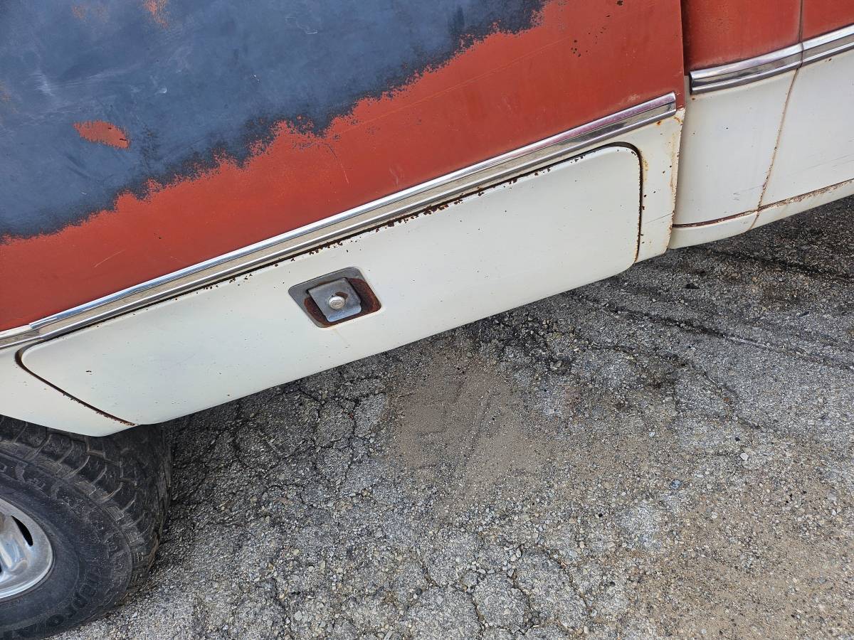 Dodge-ram-2500-1976-red-16