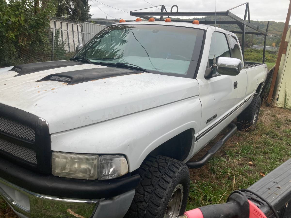 Dodge-ram-2500-1995-white-1