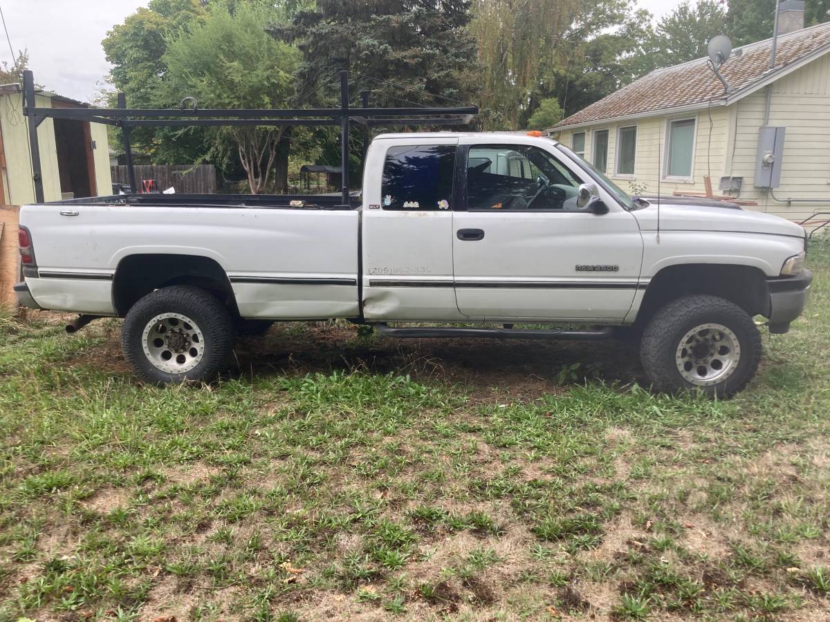 Dodge-ram-2500-1995-white-3