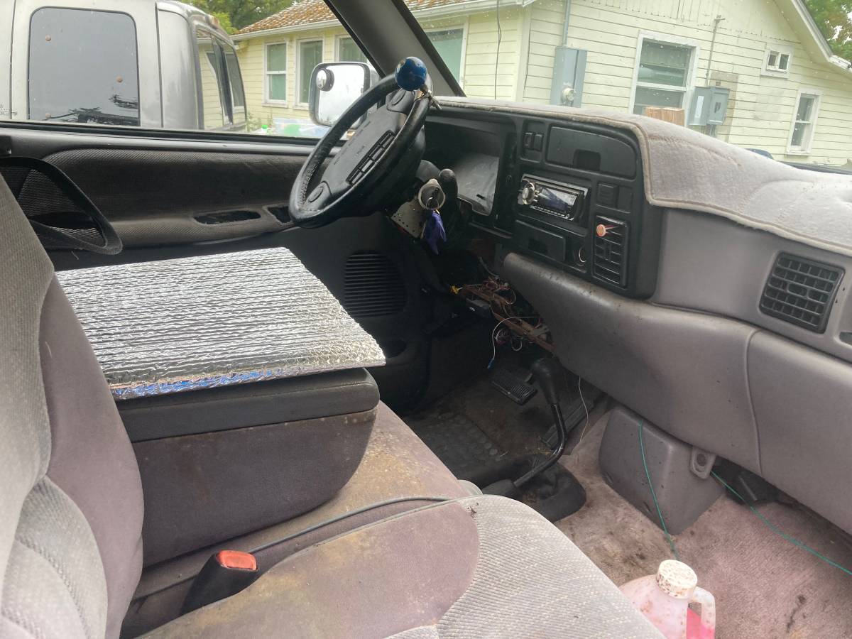 Dodge-ram-2500-1995-white-5